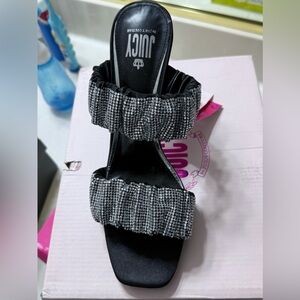 Juicy couture Sandal with silver rhinestone.